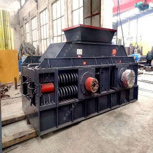 2PG1500x1000大型對輥破碎制砂機發往湖北
