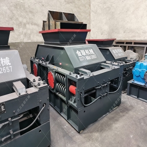 中型對輥破碎制砂機設備發(fā)往安徽