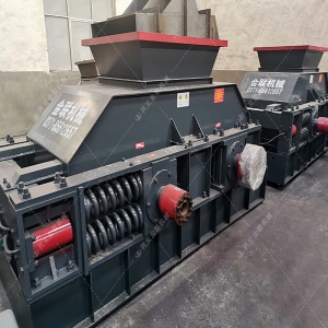 2PG1000x700中大型對輥破碎機設備發(fā)貨