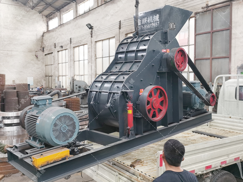 中型無篩底雙級破碎機發貨 發往云南