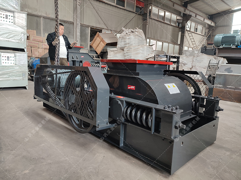 2PGC450X500狼牙破碎機發往湖南婁底破碎冰塊