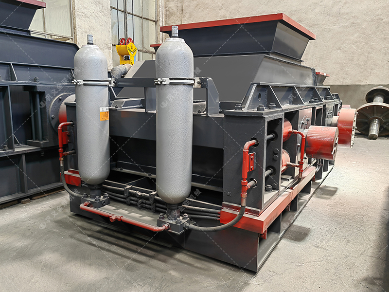 1200x800液壓直連式對輥制砂機發往河北邯鄲