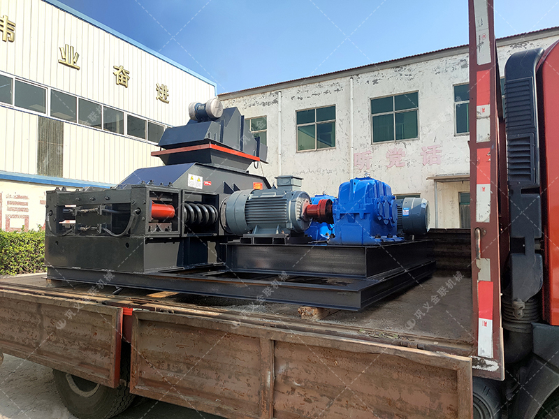 2PG0806對輥破碎制砂機發貨圖片