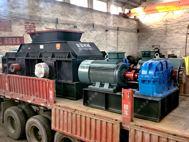 兩臺2PG1500x1000直連式大型鵝卵石破碎機發貨
