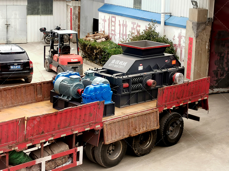 花崗巖制成沙子用對輥制沙機還是沖擊制砂機，哪個好用？